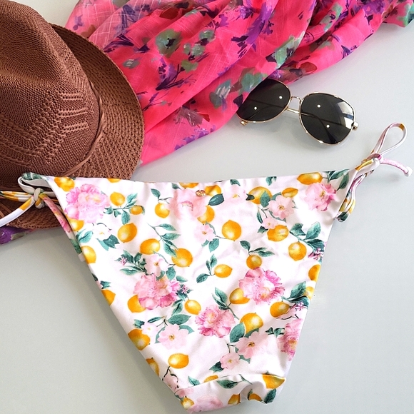 Victoria's secret bikini bottom - Picture 2 of 5